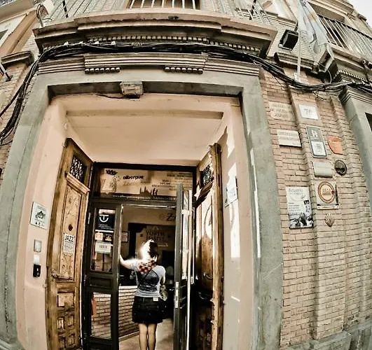 بيت شباب Be *